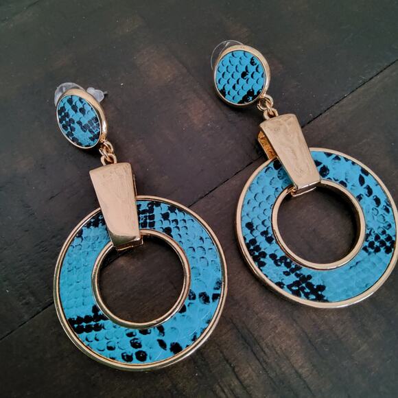 Women's Faux Leather Gold Tone Dangle Earrings in Turquoise Snake Print - Picture 3 of 7